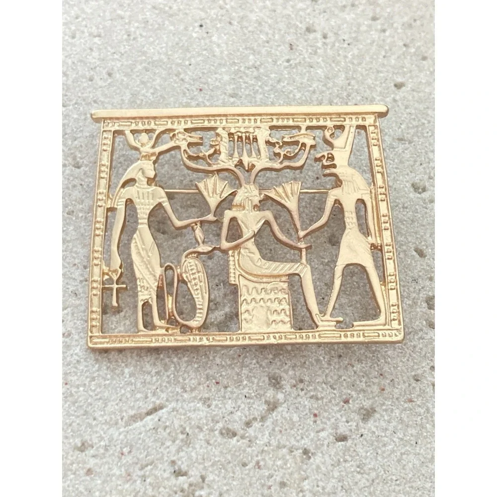 Egyptian Revival Brooch Gold Tone Pharaoh Goddess Scene Matte‎ Hieroglyphic